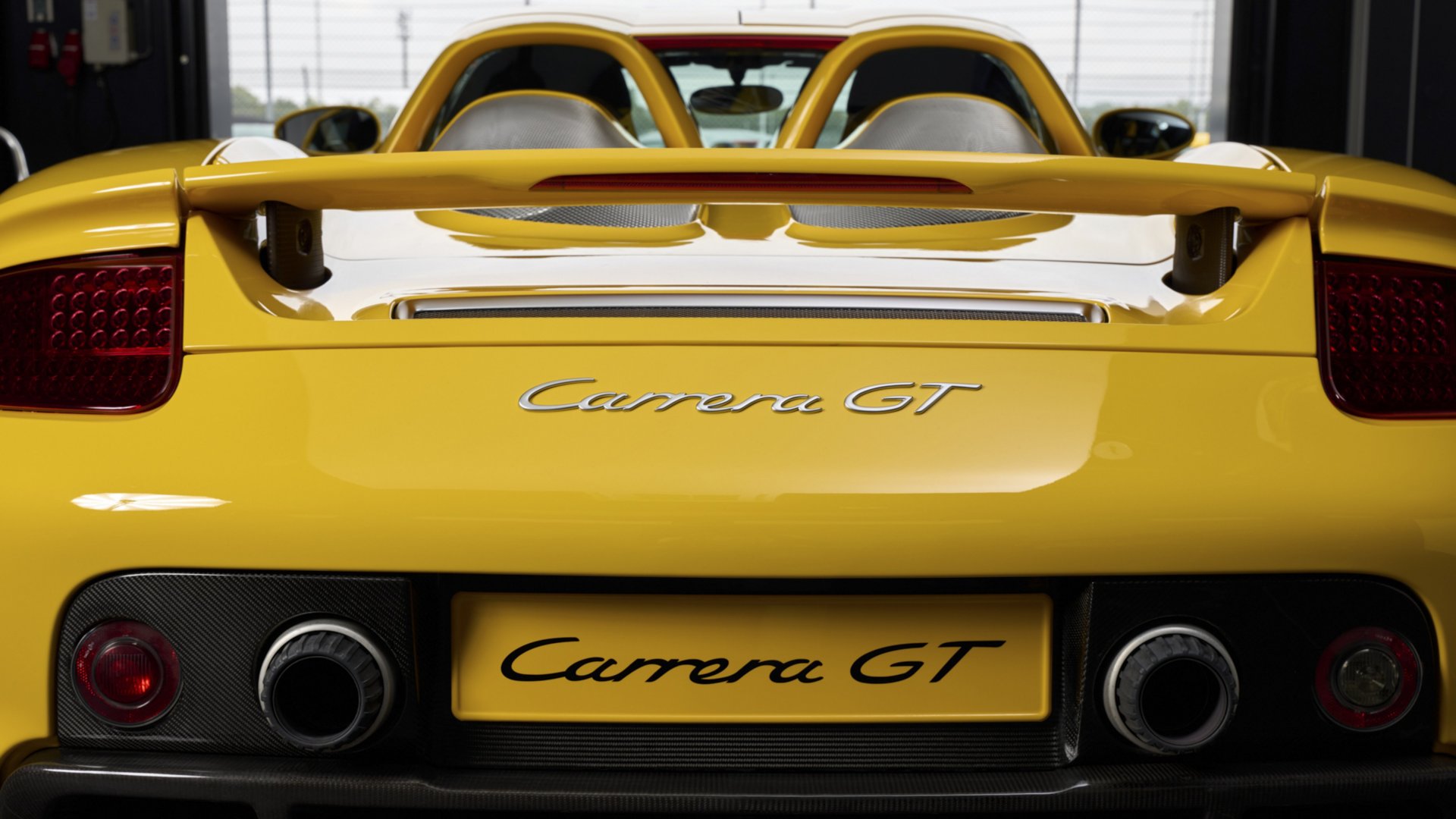 Celebrating Porsche’s Carrera GT: A Fashionable Legacy